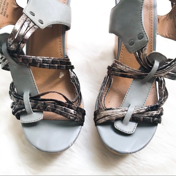 4 for $25 Steve Madden | Tampaa wedges - Picture 2 of 6